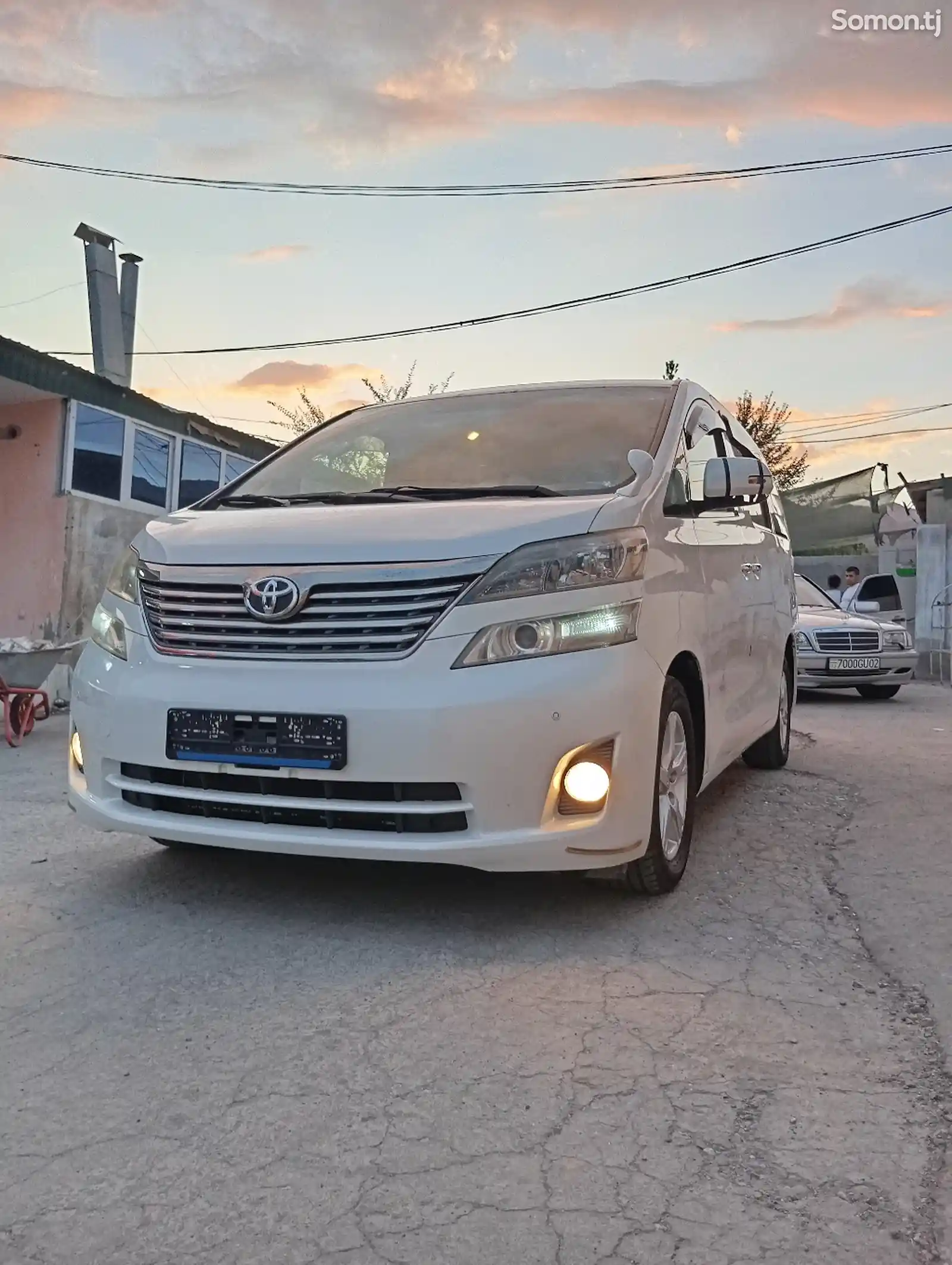 Toyota Vellfire, 2010-1