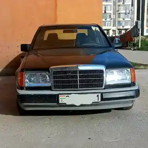 Mercedes-Benz W124, 1990