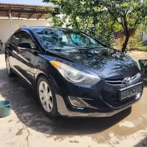 Hyundai Elantra, 2011