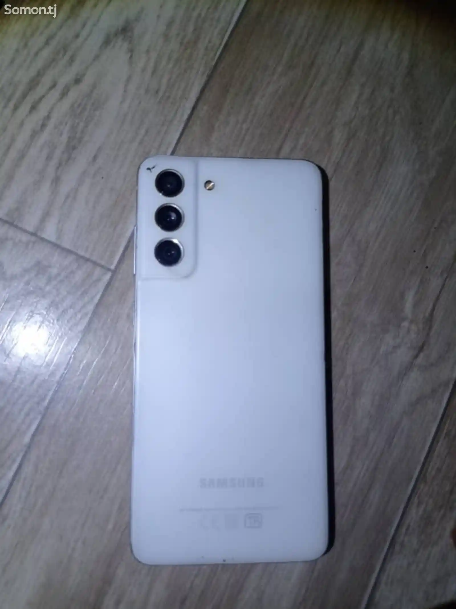 Samsung Galaxy S21 FE-1