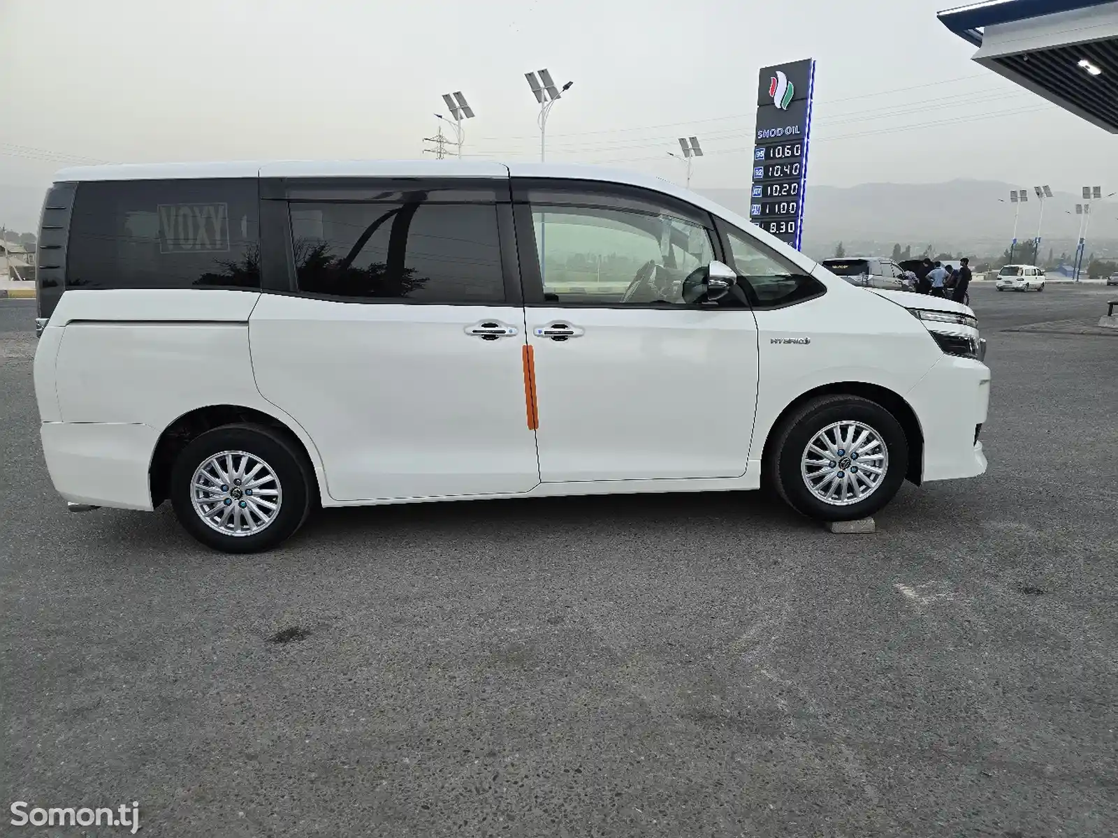 Toyota Voxy, 2014-7