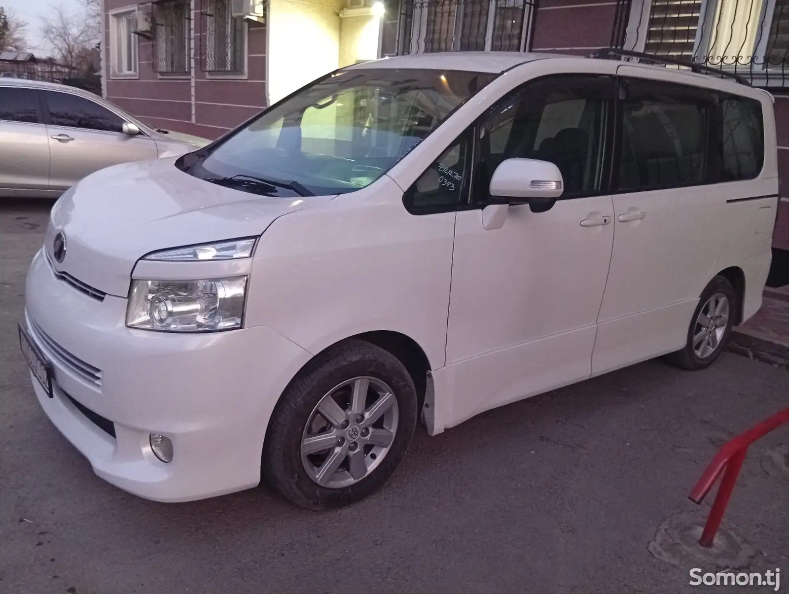 Toyota Voxy, 2008-1