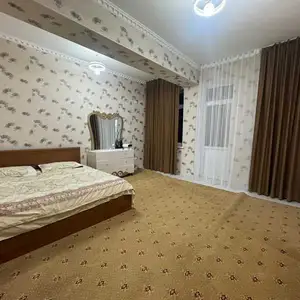 2-комн. квартира, 4 этаж, 80м², Цирк