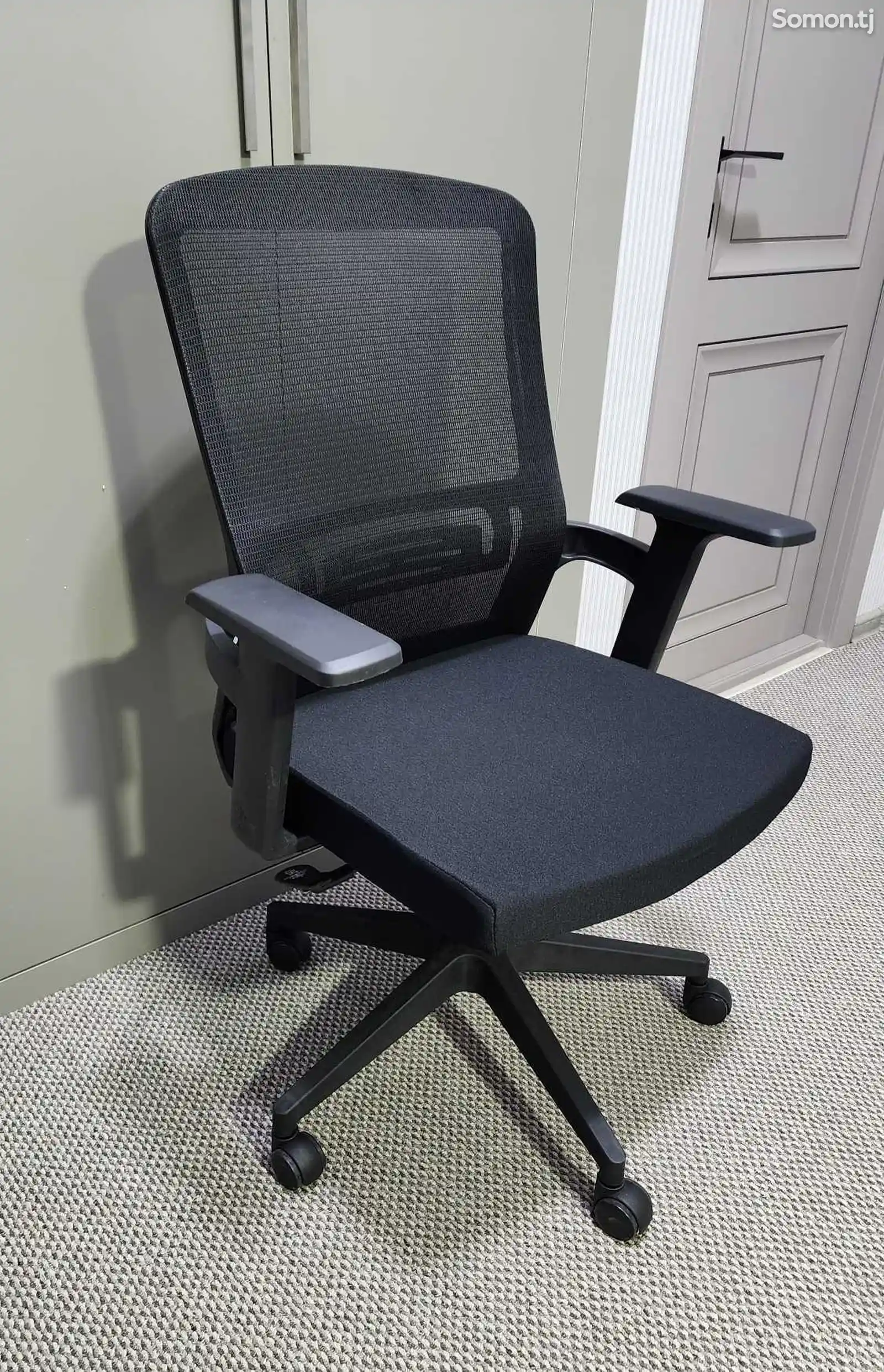 Кресло для офиса колёсный-2