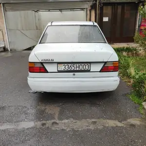 Mercedes-Benz E class, 1988