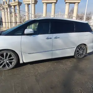 Toyota Estima, 2015