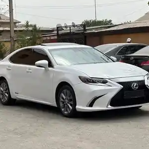 Lexus ES series, 2013