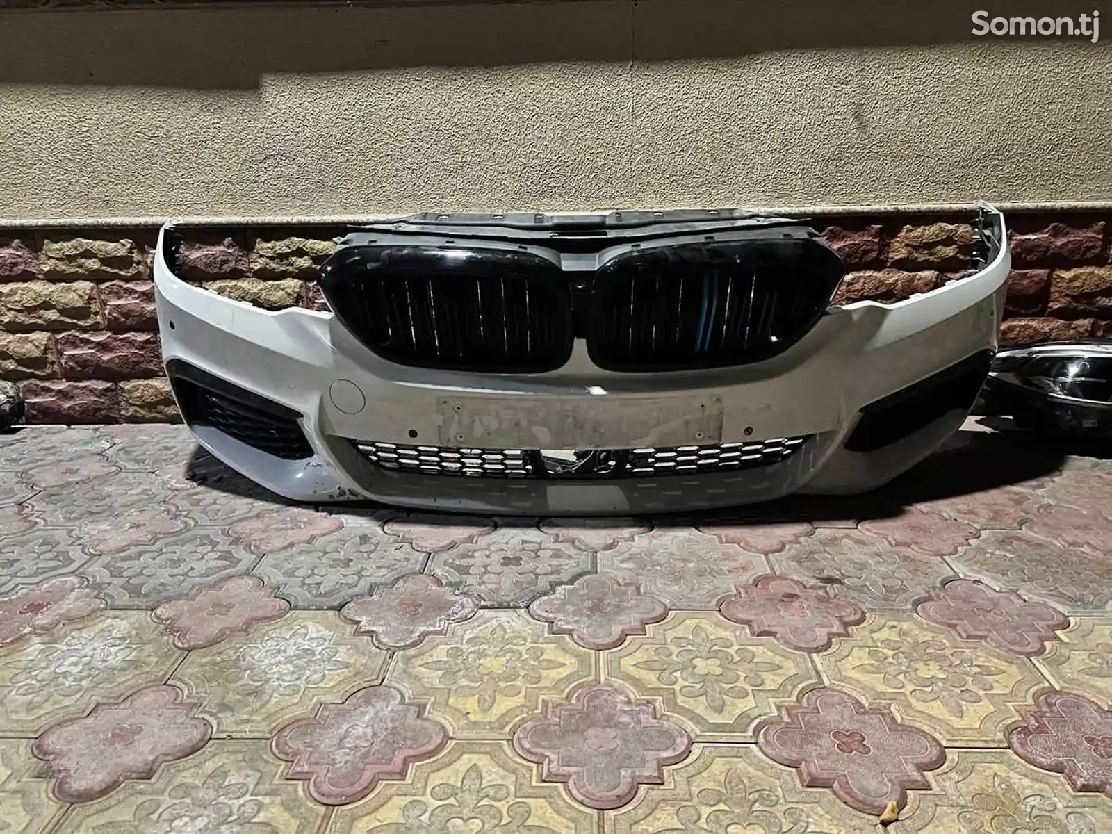 Передний бампер на BMW G30