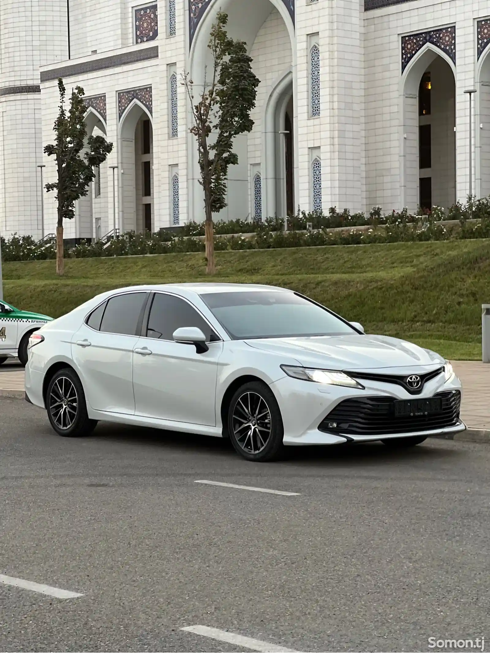 Toyota Camry, 2018-1