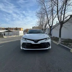 Toyota Camry, 2018