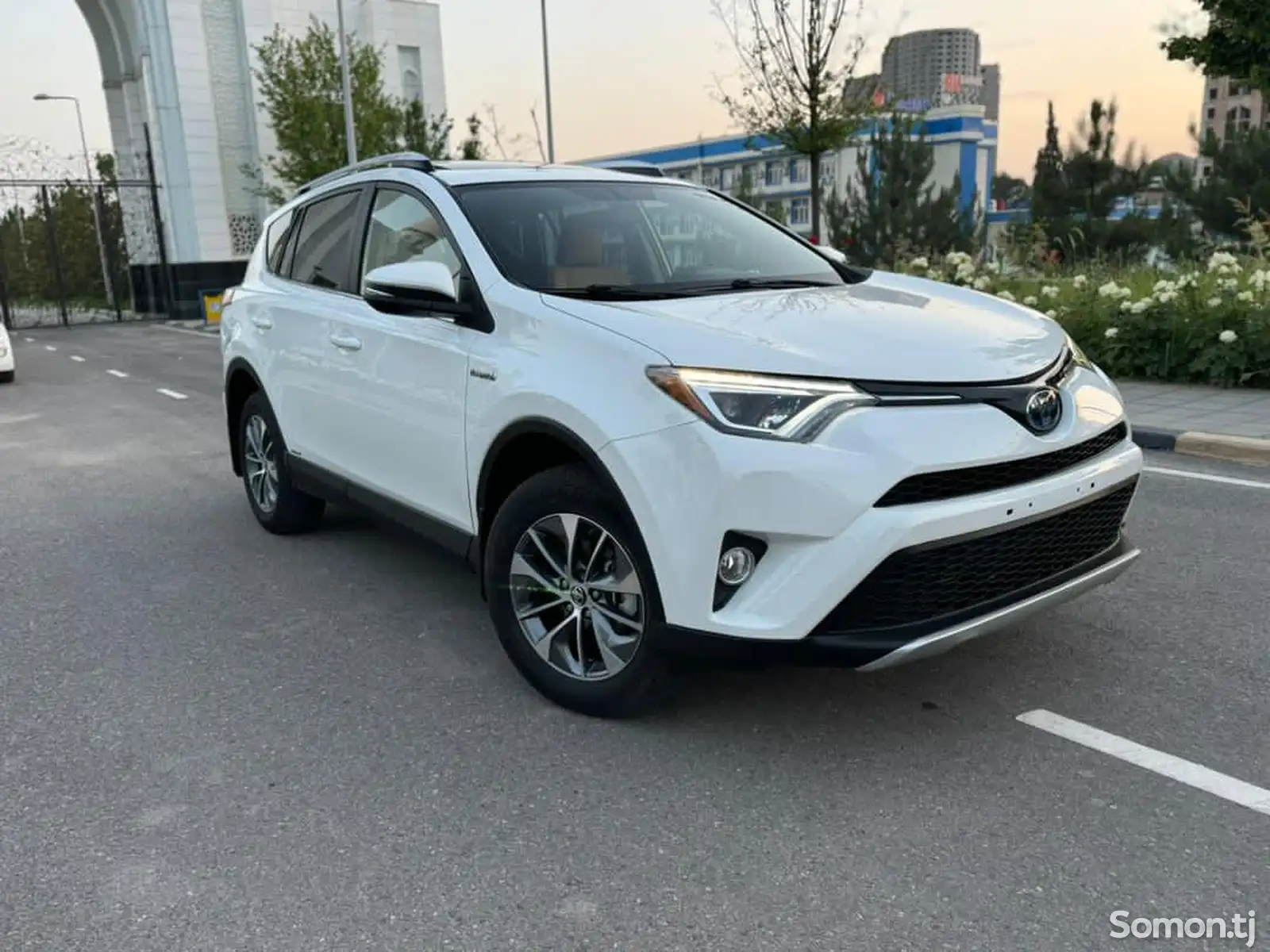 Toyota RAV 4, 2017-1