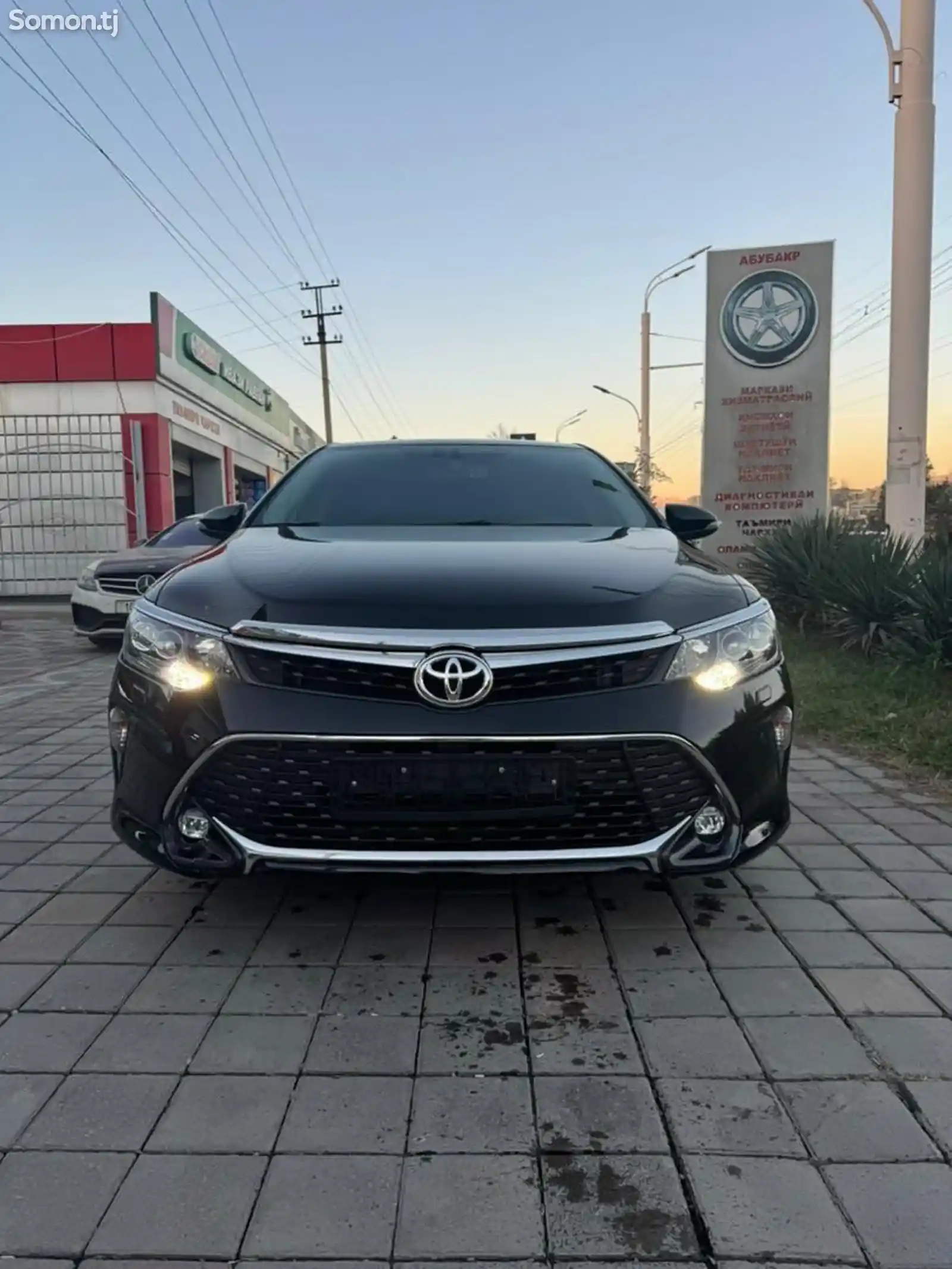 Toyota Camry, 2017-1