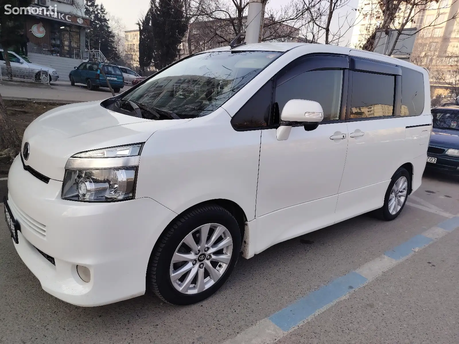 Toyota Voxy, 2010-1