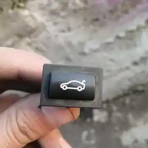 кнопка разблокировка багажника BMW