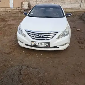 Hyundai Sonata, 2011