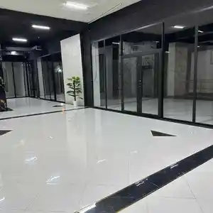 Помещение под свободное назначение, 800м², Исмоили Сомони, Мехргон