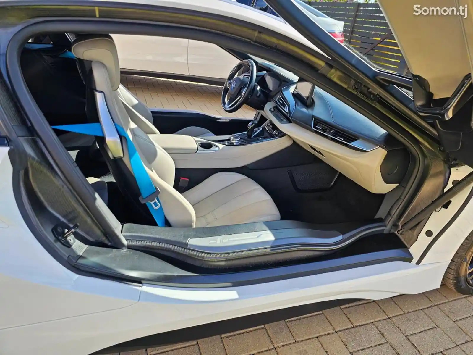 BMW i8, 2015-13