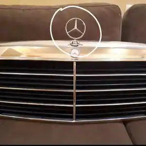 Знак от Mercedes-Benz W124