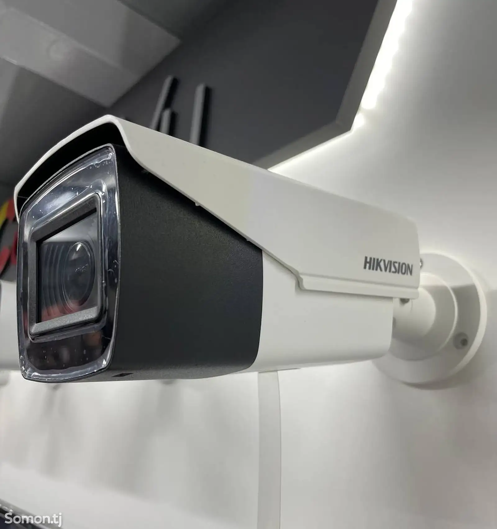 Камера наблюдения Hikvision DS-2CE19HOT-IT3ZE