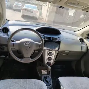 Toyota Vitz, 2009