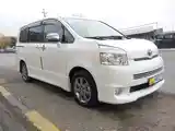 Toyota Voxy, 2009-3