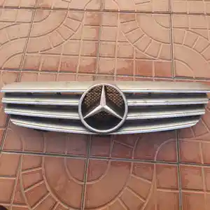 Решетка радиатора от Mercedes W209