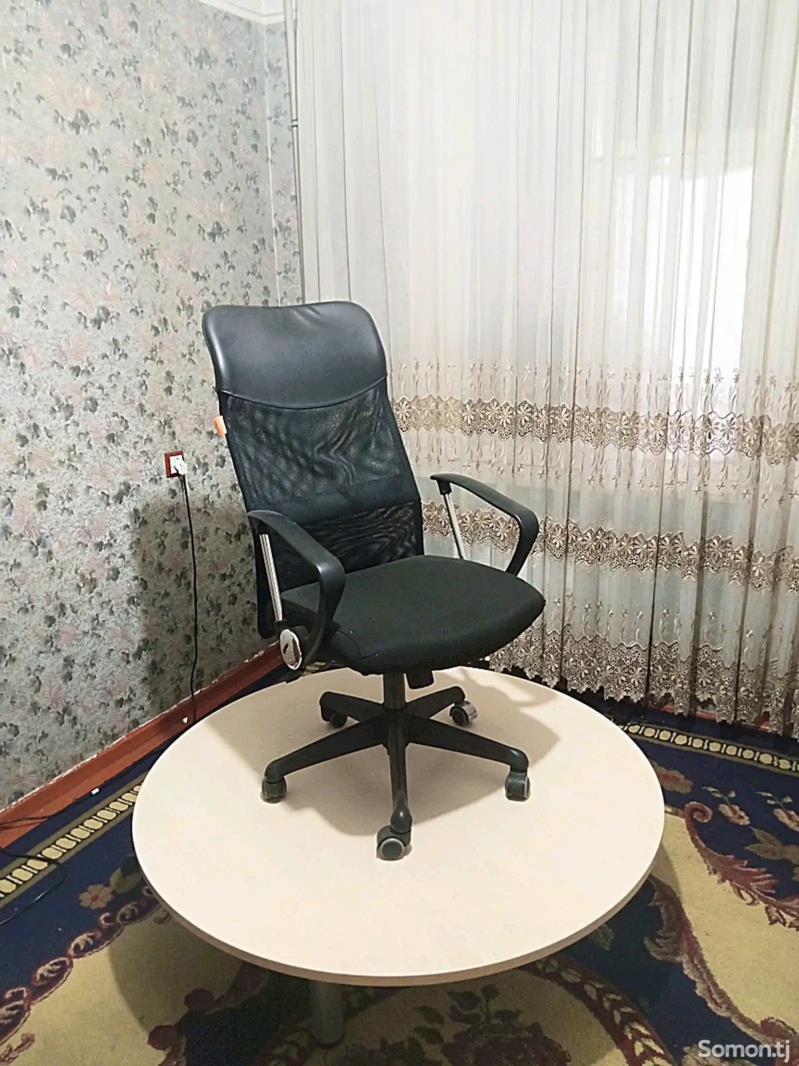 Руководительское кресло
