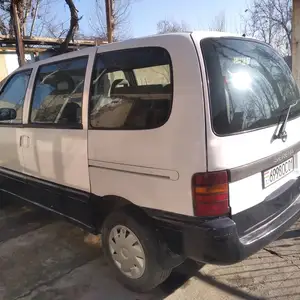 Nissan Serena, 1998