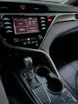 Toyota Camry, 2018-9