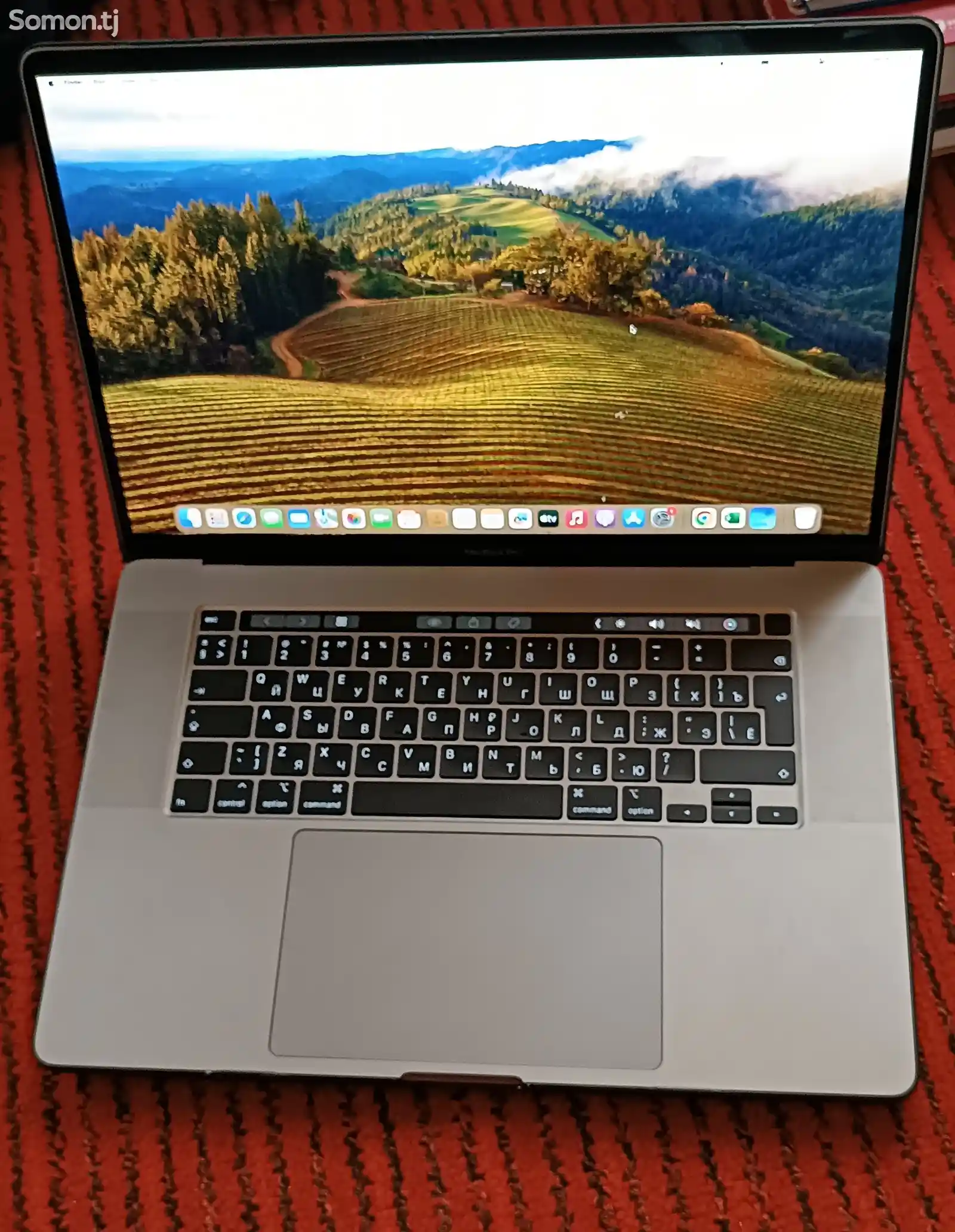 Ноутбук MacBook Pro-1