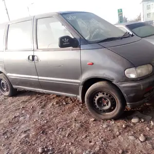 Nissan Serena, 1996