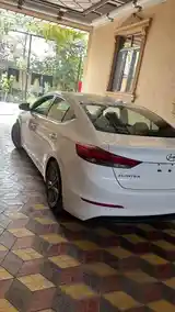 Hyundai Elantra, 2017-5