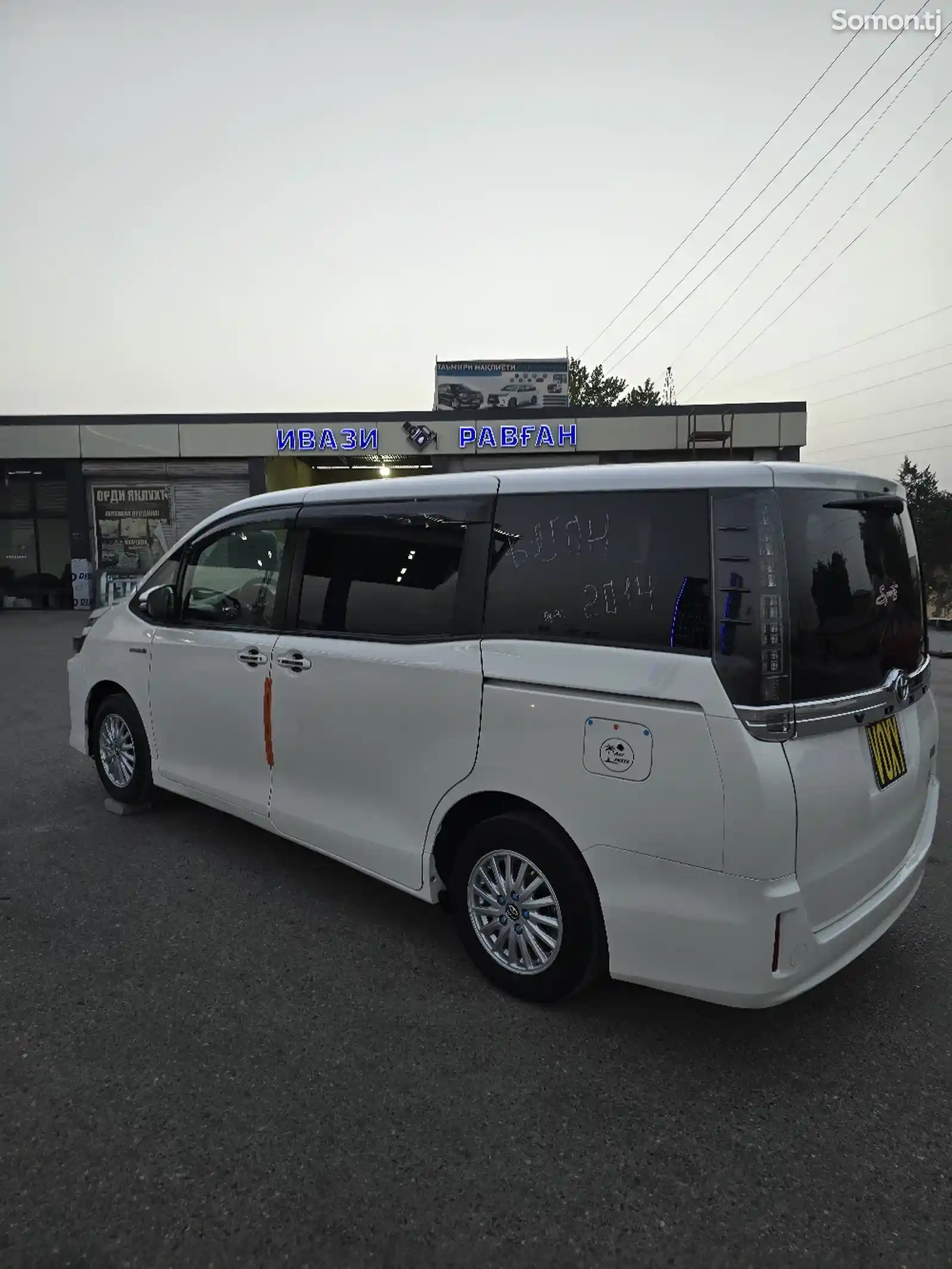 Toyota Voxy, 2014-14