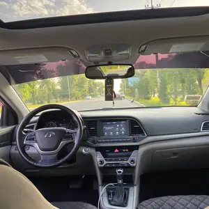 Hyundai Elantra, 2018