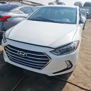 Hyundai Elantra, 2019