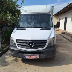 Бортовой грузовик Mercedes- Benz, 2015