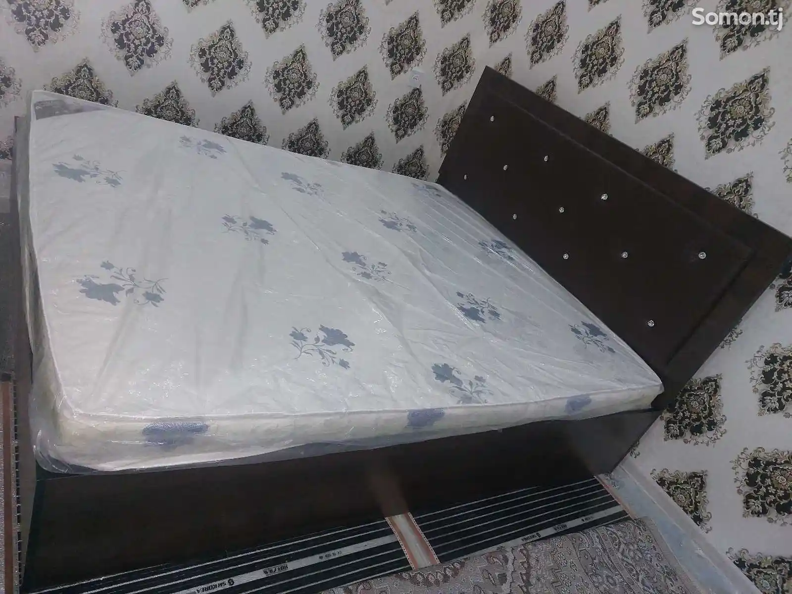 Кровать с матрасом-2