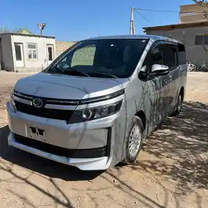 Toyota Voxy, 2014