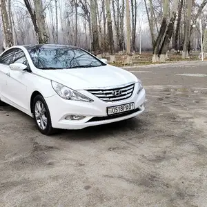 Hyundai Sonata, 2011