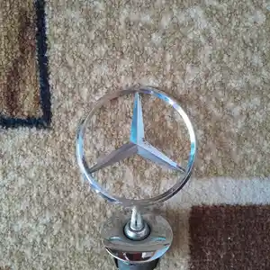 Значок от Mercedes-Benz