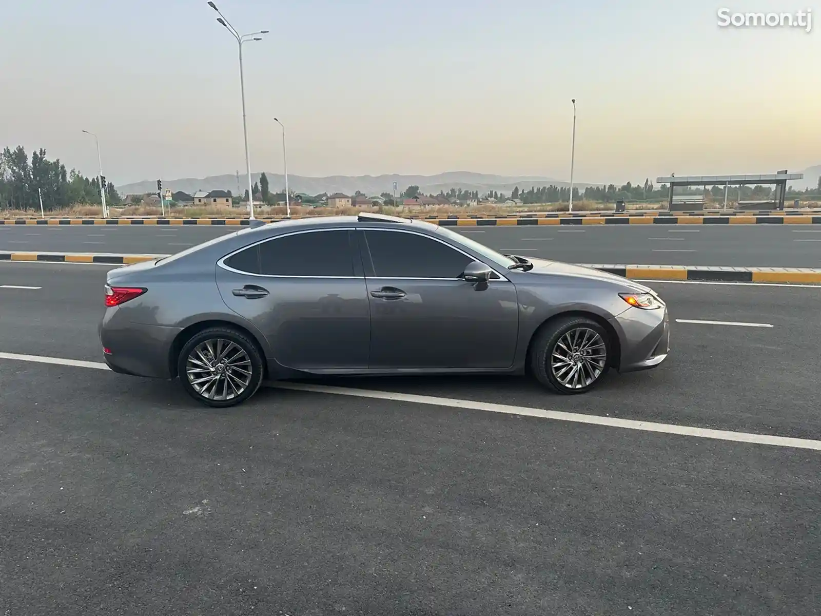 Lexus ES series, 2015-10