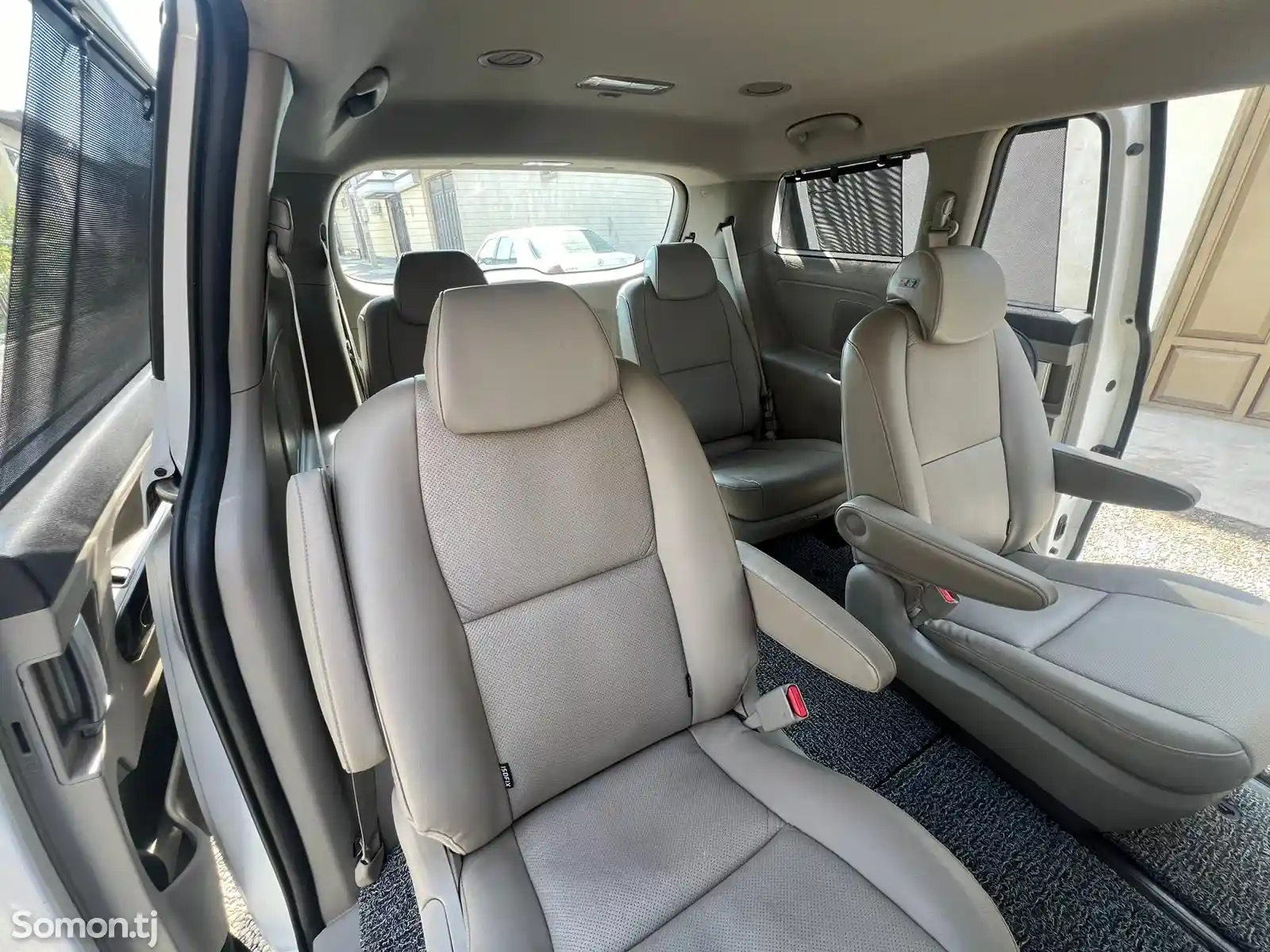 Kia Carnival, 2015-7