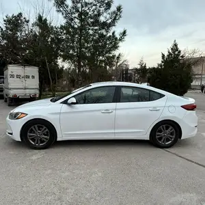 Hyundai Elantra, 2017