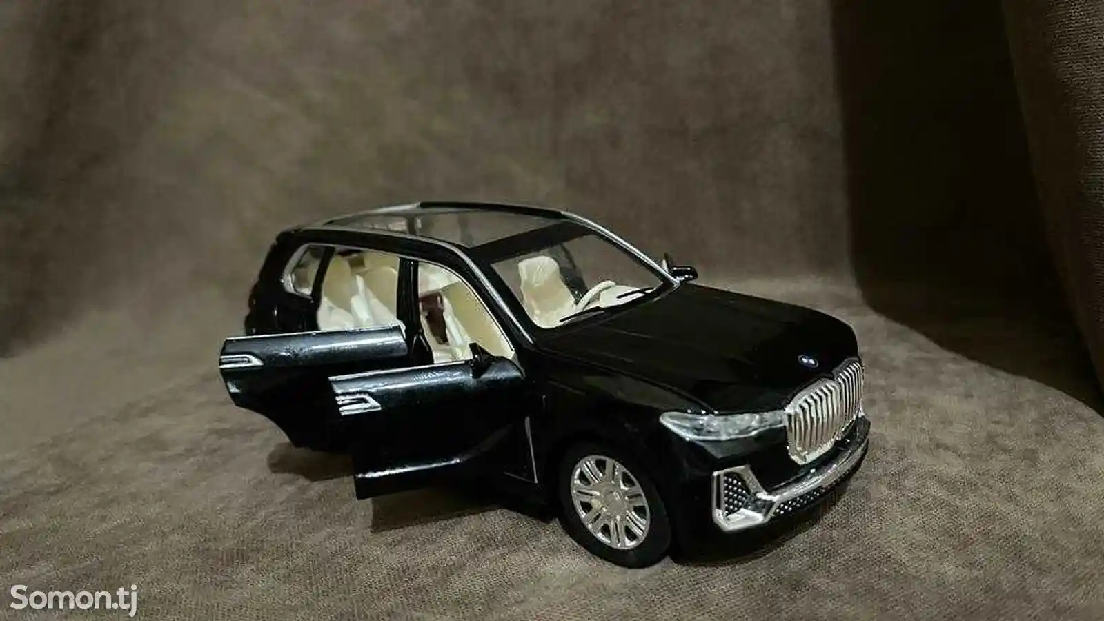 Машина BMW х7-1