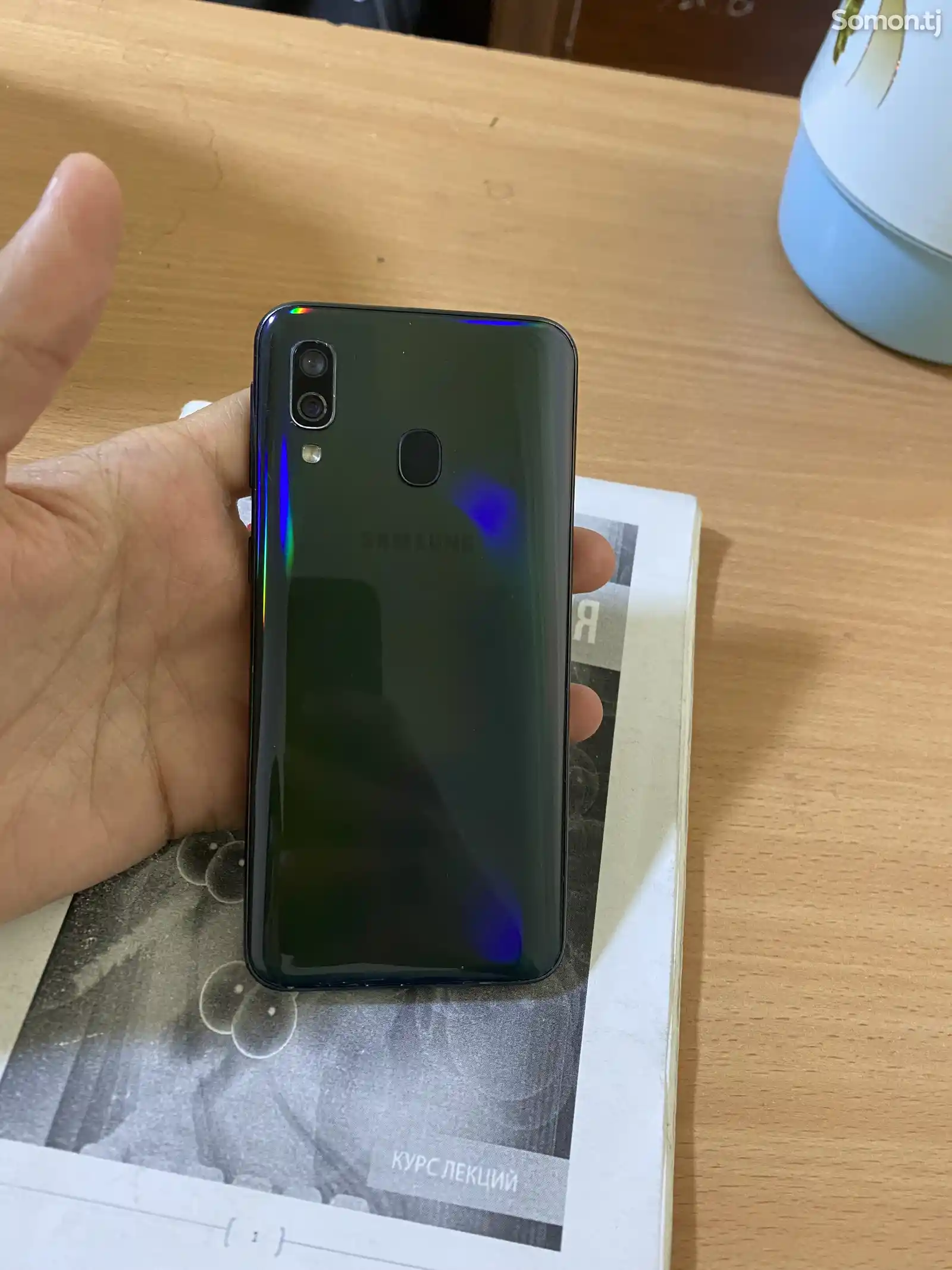 Samsung Galaxy A40-2