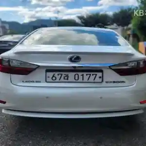 Lexus ES series, 2016