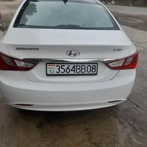 Hyundai Sonata, 2010