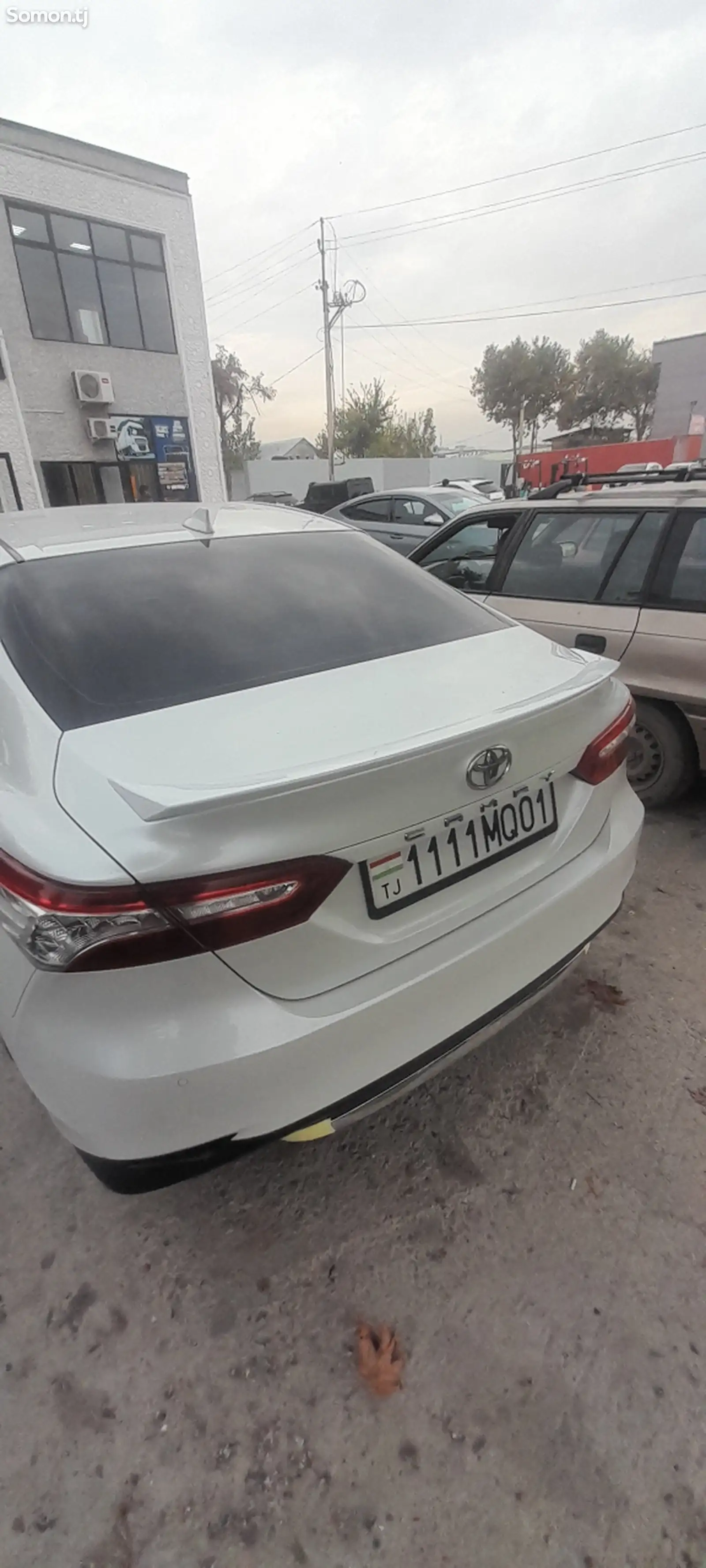 Спойлер багажа на Toyota Camry 6