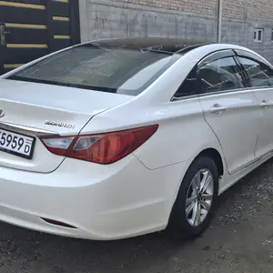 Hyundai Sonata, 2011