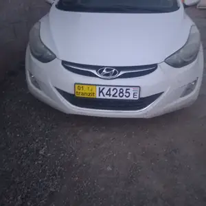 Hyundai Elantra, 2011